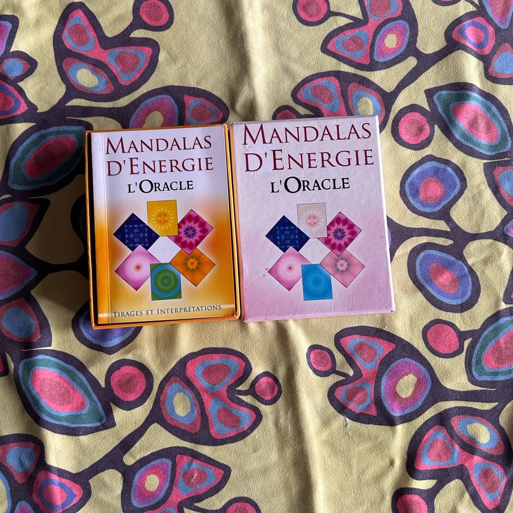 Oracle cards in French.